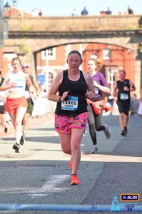 Mandy Owen battled with the heat in the Chester 10k